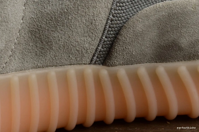 GUM DARK 750 ADIDAS GLOW LIGHT GREY YEEZY BOOST BB1840 0815